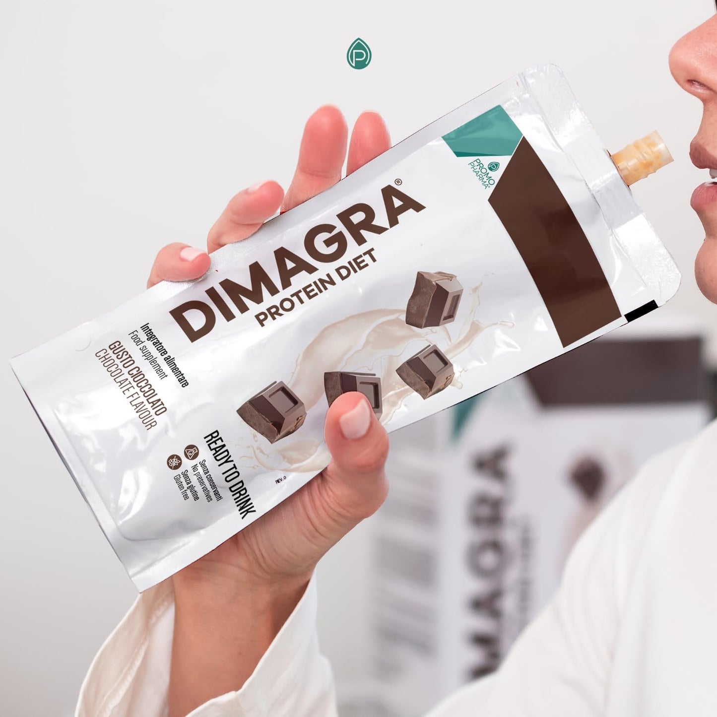 Dimagra Protein - Integratore Alimentare con proteine da siero del latte - Per dimagrire, disintossicare, per il mantenimento e la crescita della massa muscolare - Gusto cioccolato, 10 buste da 22 g