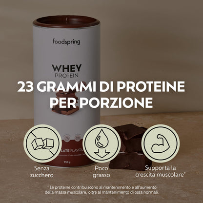 foodspring - Proteine Whey in polvere Cioccolato - Con 21 g di proteine per l'aumento muscolare, perfetta solubilità, ultra-filtrate & ricche di BCAA ed EAA - gusto pieno e delizioso (750 g)