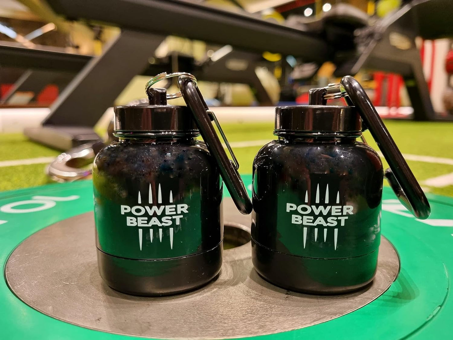 POWER BEAST 2X Porta Proteine in Polvere, Contenitore e Imbuto Portatile per Proteine e Altri Integratori, per Palestra, Fitness, Cross Training, Sollevamento Pesi, 2 Unitá.